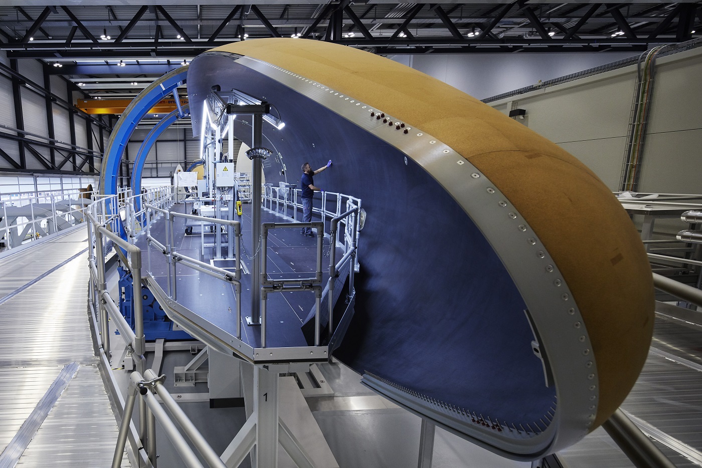 RUAG2017_Space_Emmen_Payload_Fairing__OutofAutoclave_Ariane5.jpg